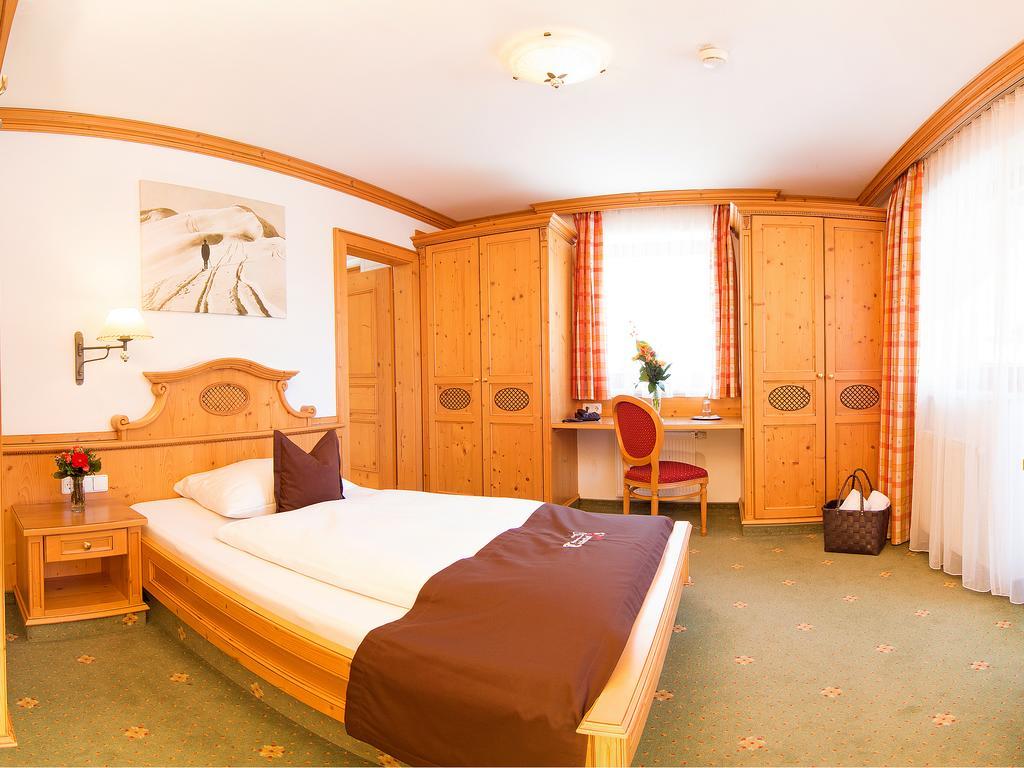 Alpenhotel Tirolerhof Neustift im Stubaital Chambre photo